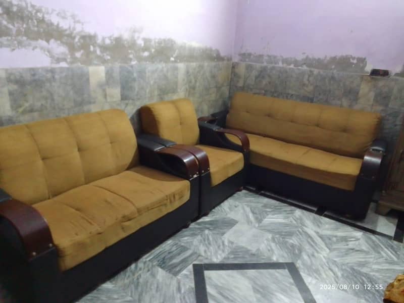 Beautiful Sofa set 0
