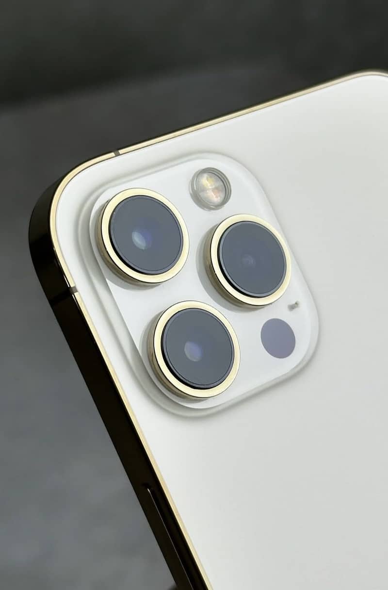 Apple iPhone 12 Pro Max 4