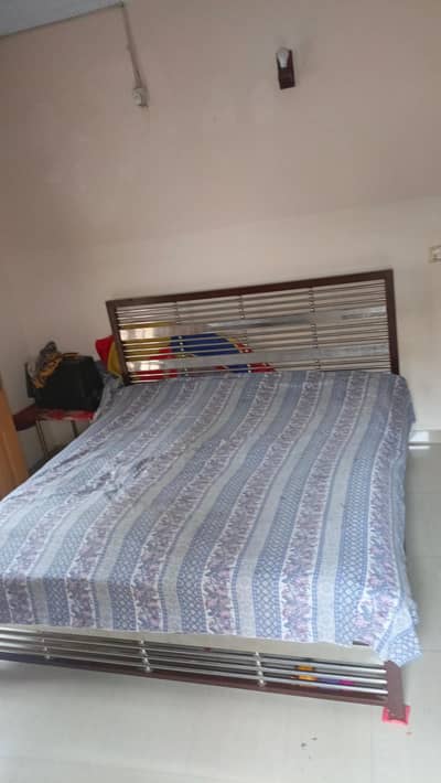 iron bed  koi
