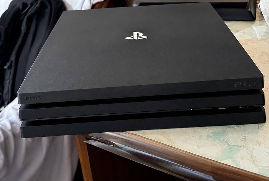 PS4 Pro 1TB 0