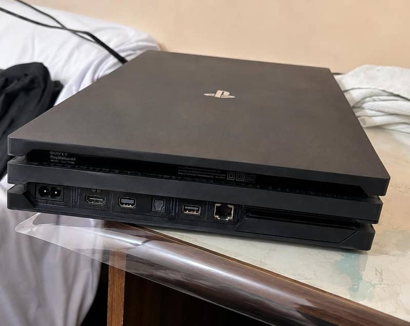 PS4 Pro 1TB 1