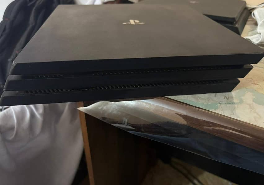 PS4 Pro 1TB 2