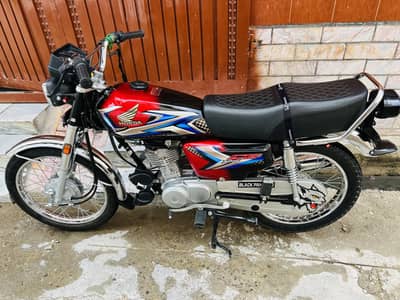 2025 Model Fuel tank 10/10 condition