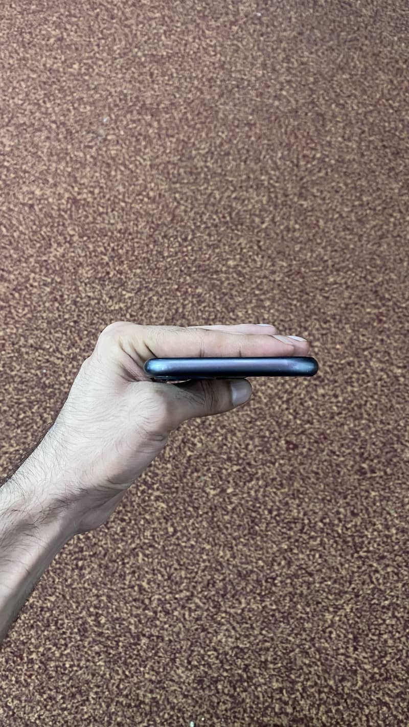 Apple iPhone 11 3