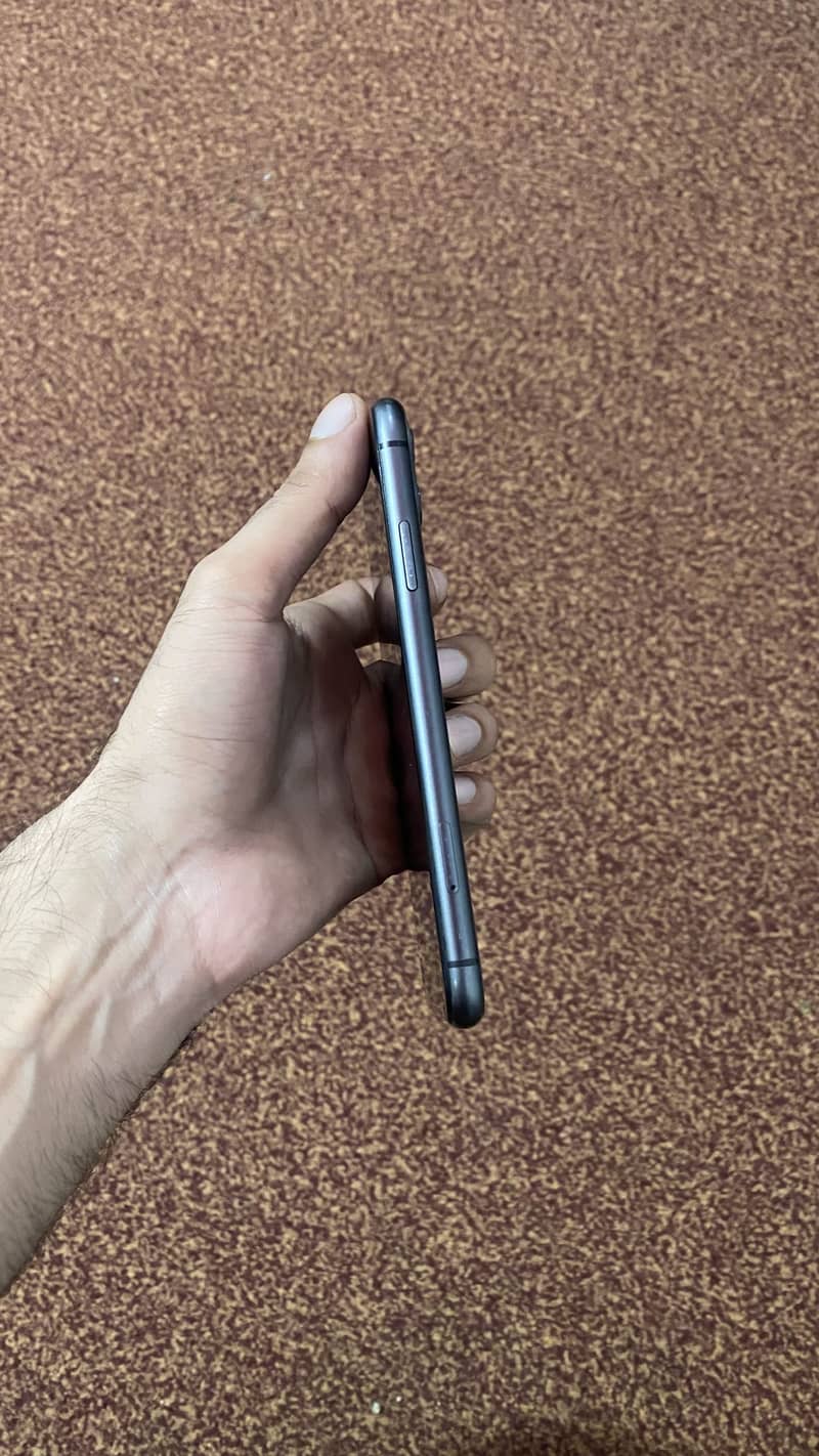 Apple iPhone 11 7