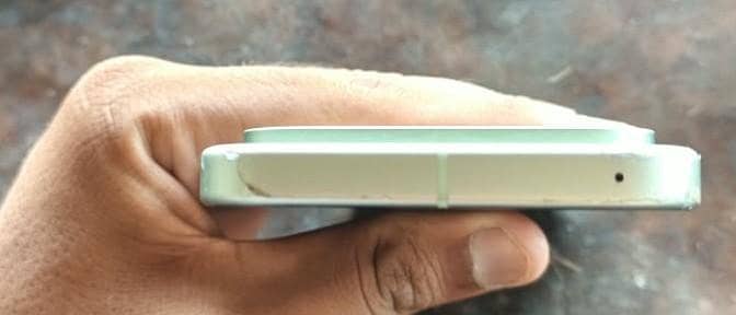 Google Pixel 9 4