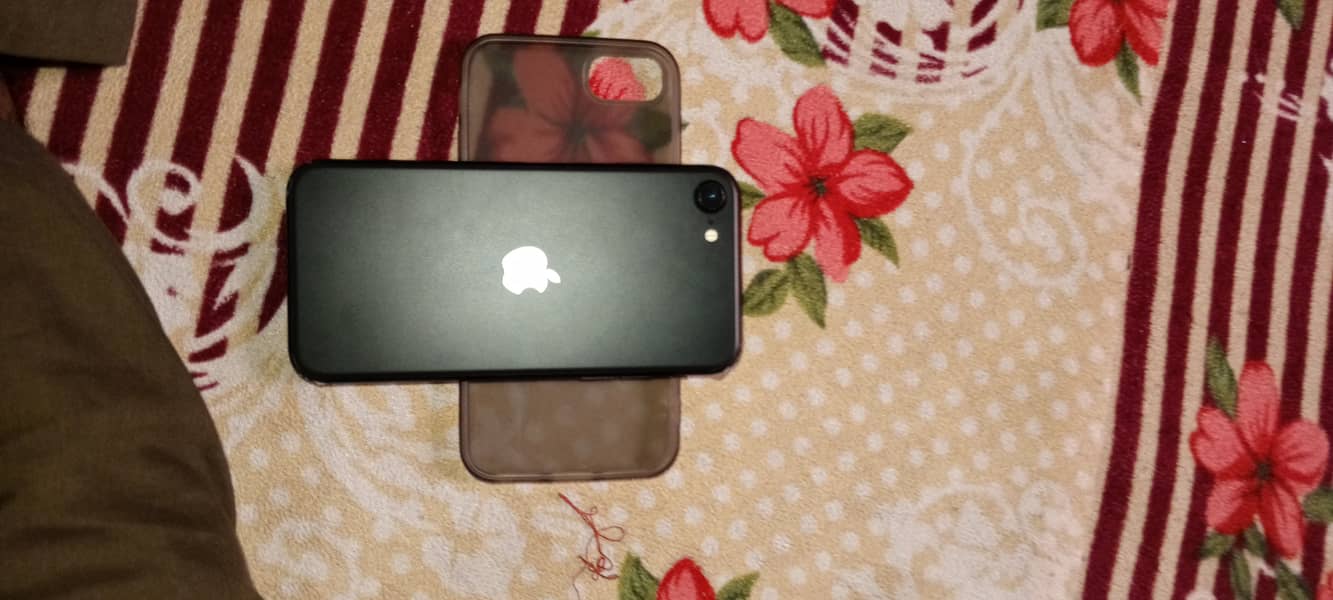 Apple iPhone SE 2nd Generation 3