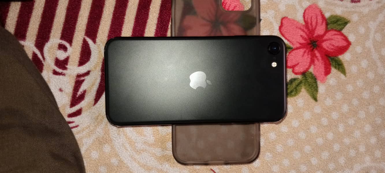 Apple iPhone SE 2nd Generation 4