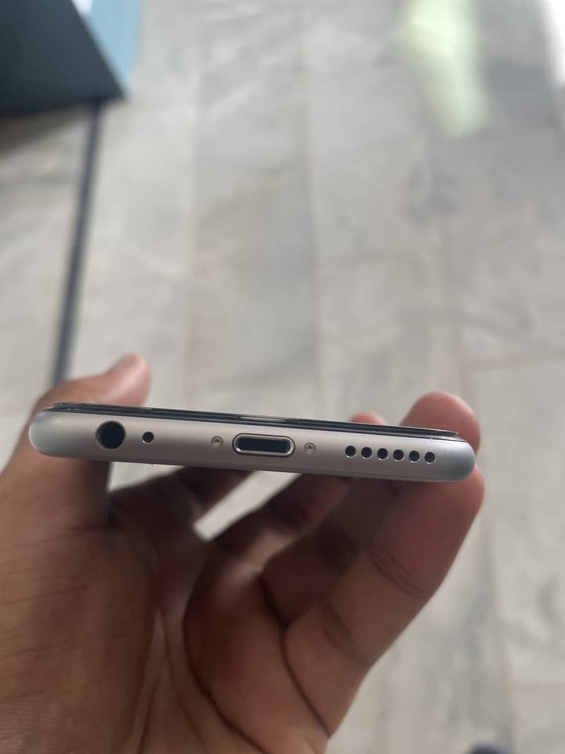 Apple iPhone 6S 4