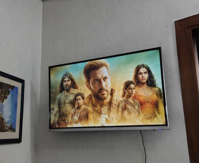 32 inch Android LCD 1