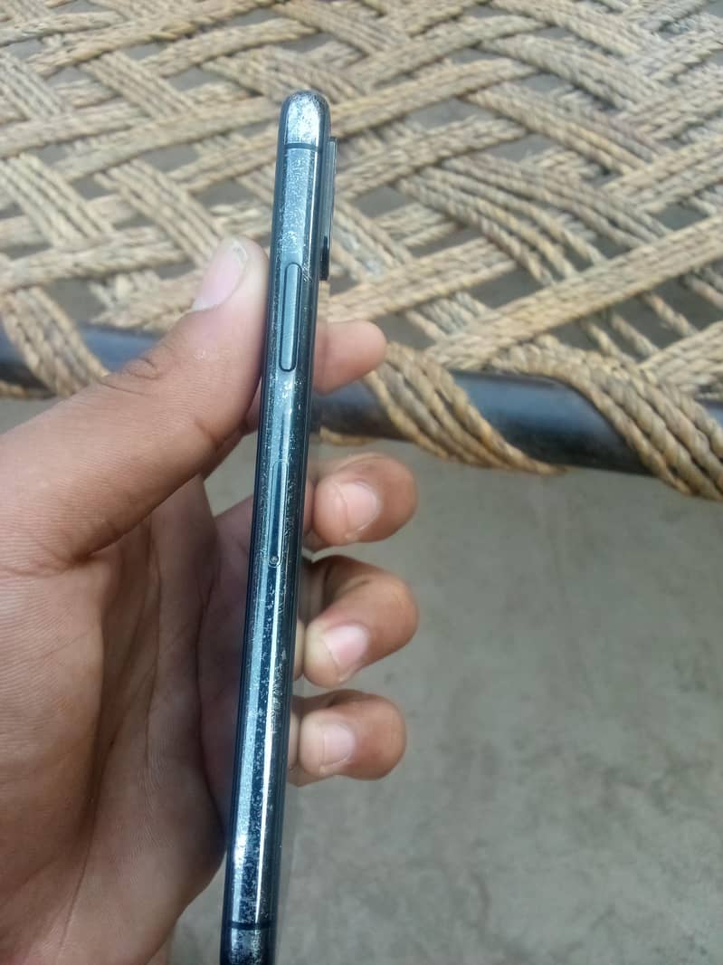Apple iPhone X 3