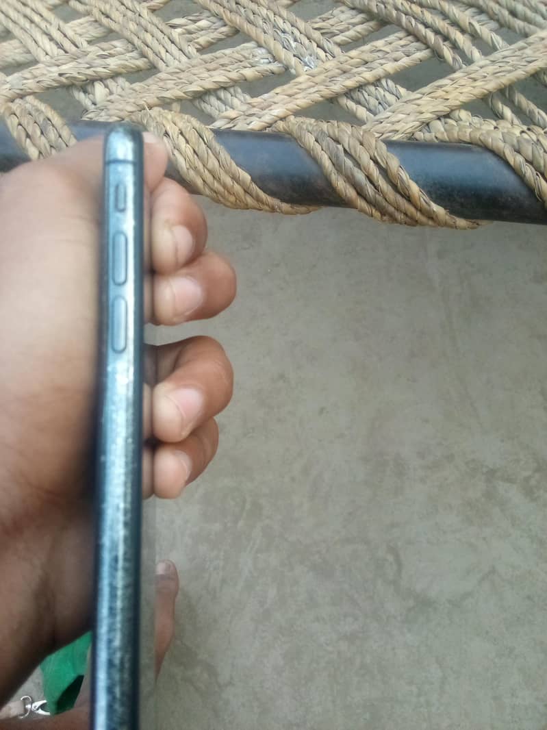 Apple iPhone X 4