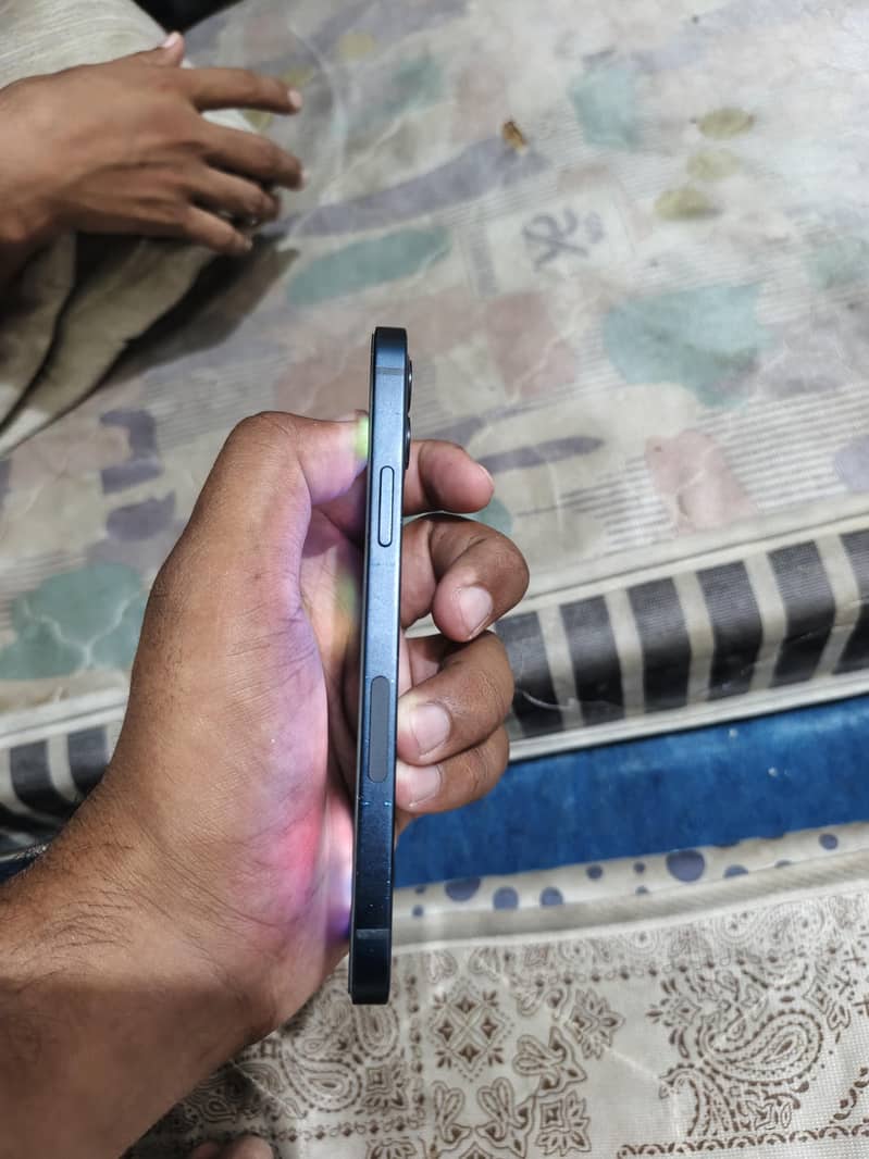 Apple iPhone 12 3