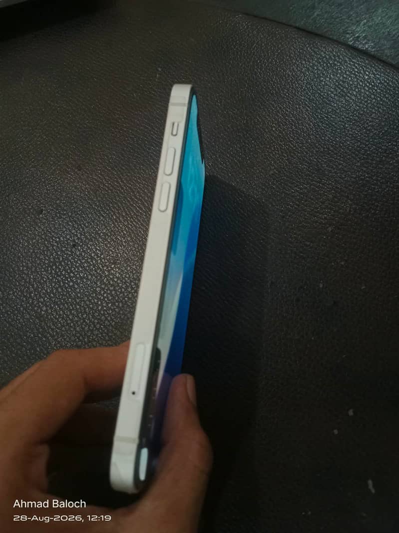 Apple iPhone 12 4