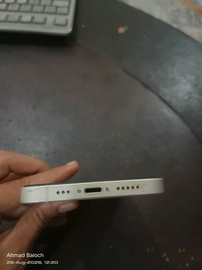 Apple iPhone 12 6