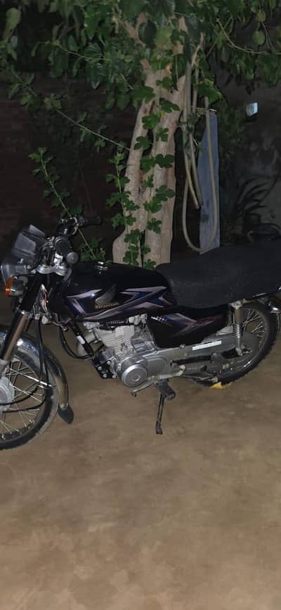 Honda 125 black