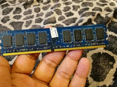 2 slot Nanya or Samsung, title: "4GB DDR2 RAM
