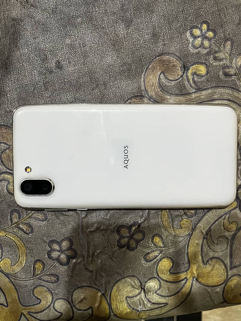 Sharp Aquos R2 0