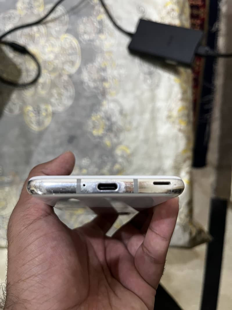 Sharp Aquos R2 3