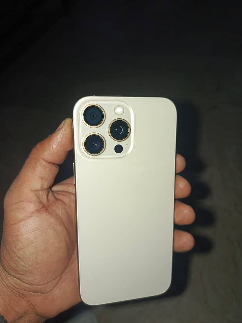Apple iPhone 16 Pro Max 6