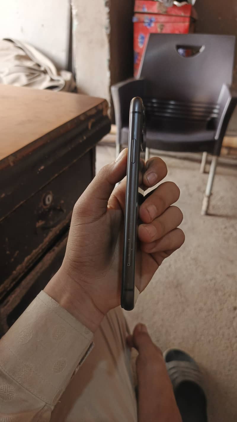 Apple iPhone 11 3
