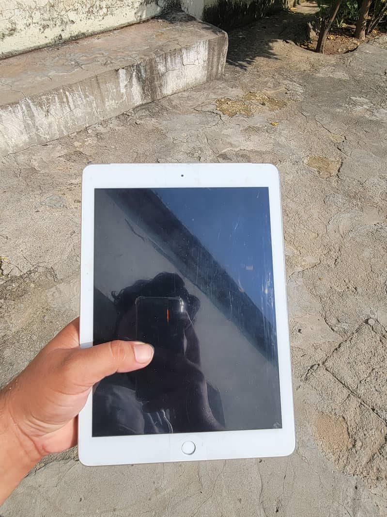 Apple iPad 5th Generation 1