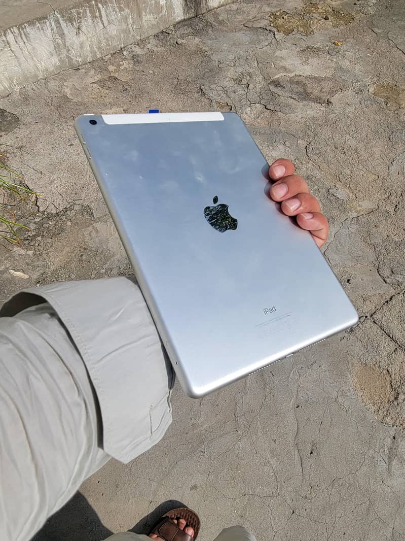 Apple iPad 5th Generation 2