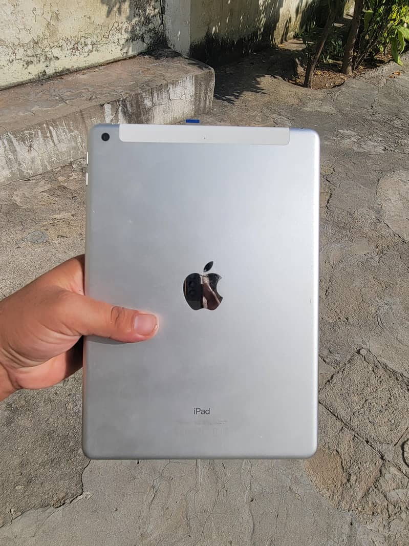 Apple iPad 5th Generation 7