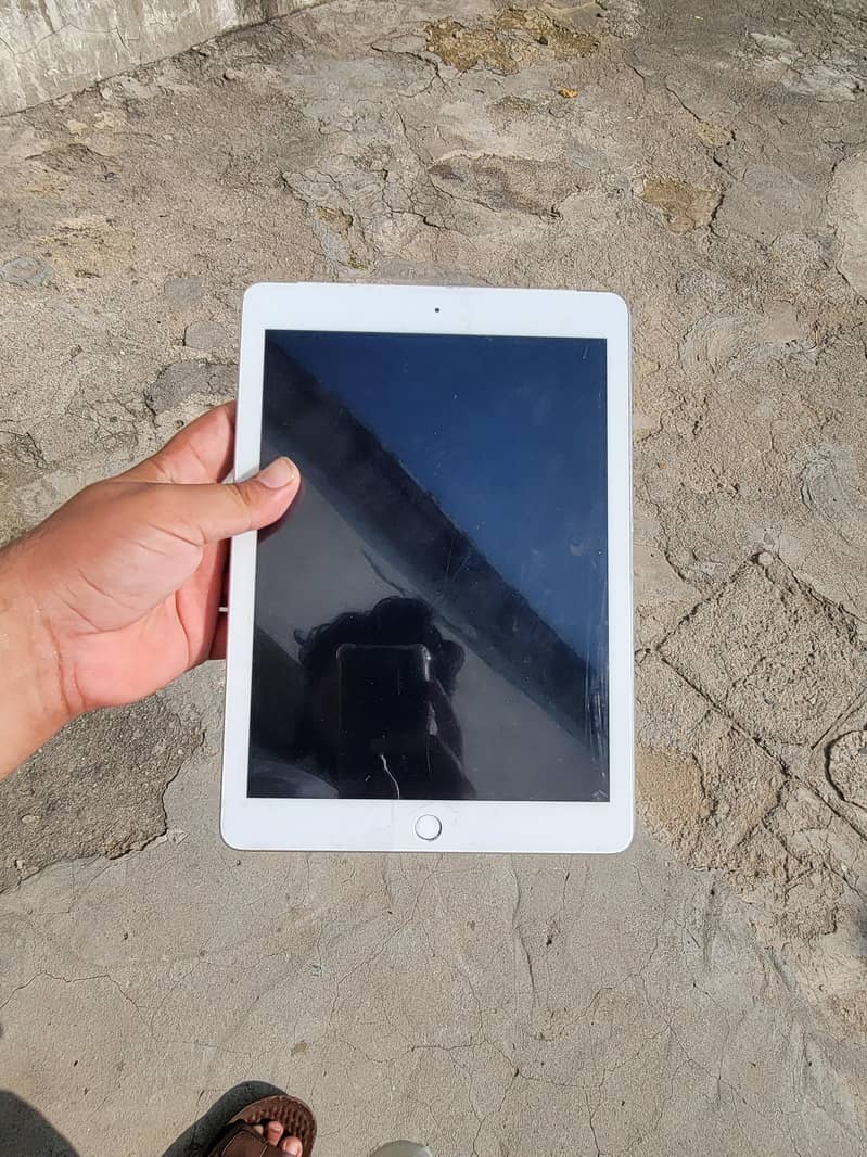 Apple iPad 5th Generation 8