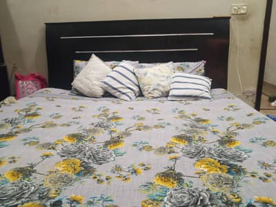 king size bed metress ND side table
