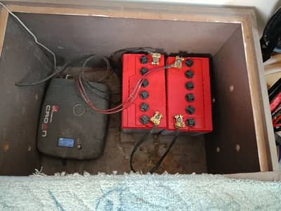 Used UPS with two brand new batteries box