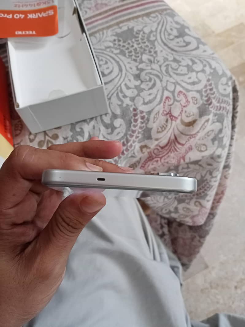spark 40 pro complete box 3