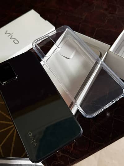 Vivo Y33s 8/128GB – Excellent Condition – Box Available