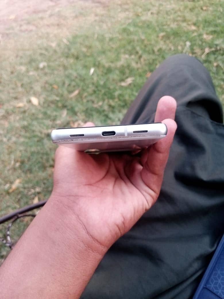 Google Pixel 7a 5