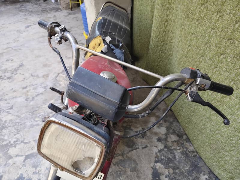 Honda CD70 4