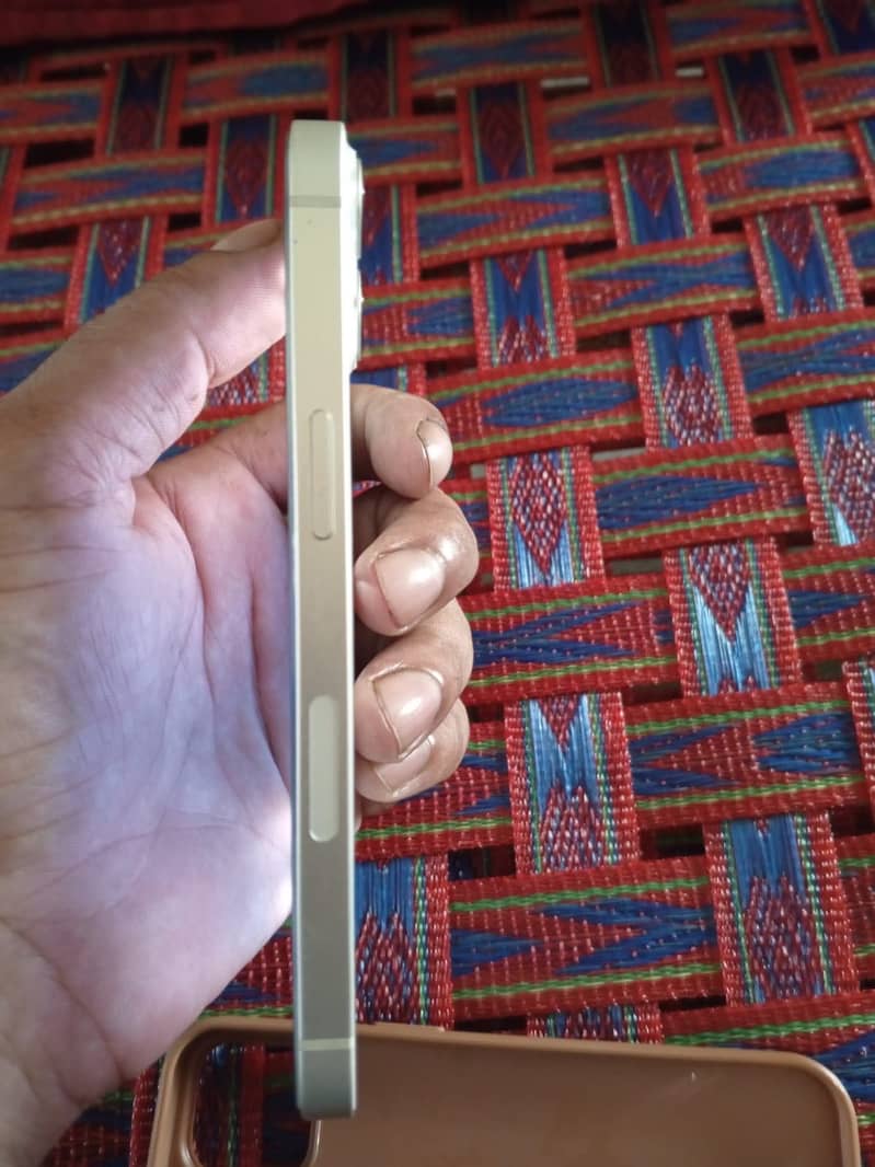 Apple iPhone 13 2