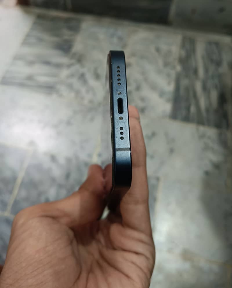Apple iPhone 13 2