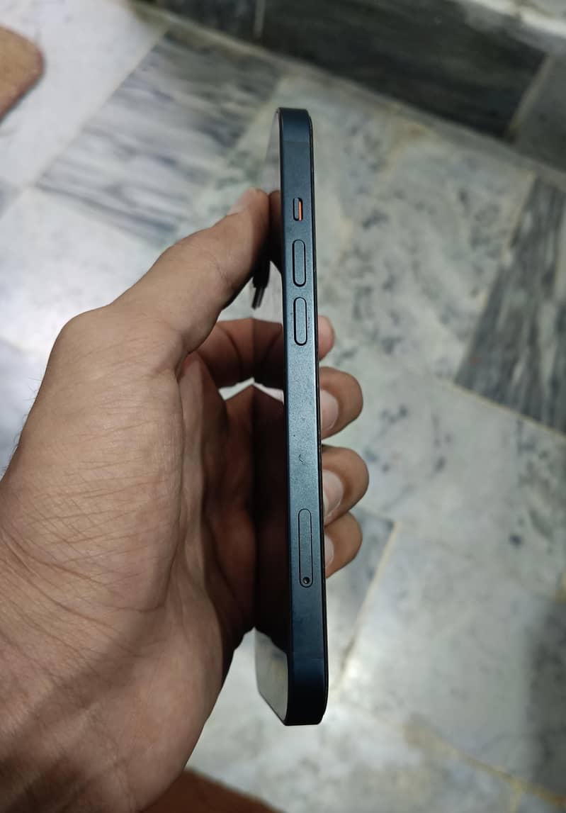 Apple iPhone 13 3
