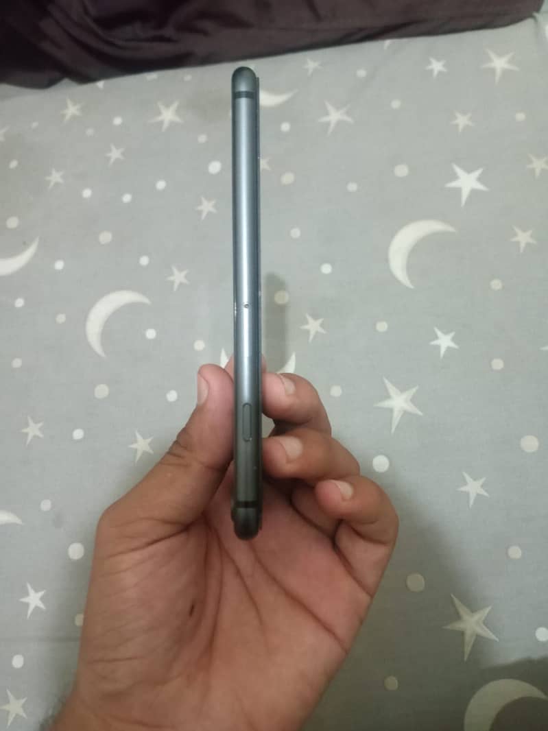 Apple iPhone 8 3