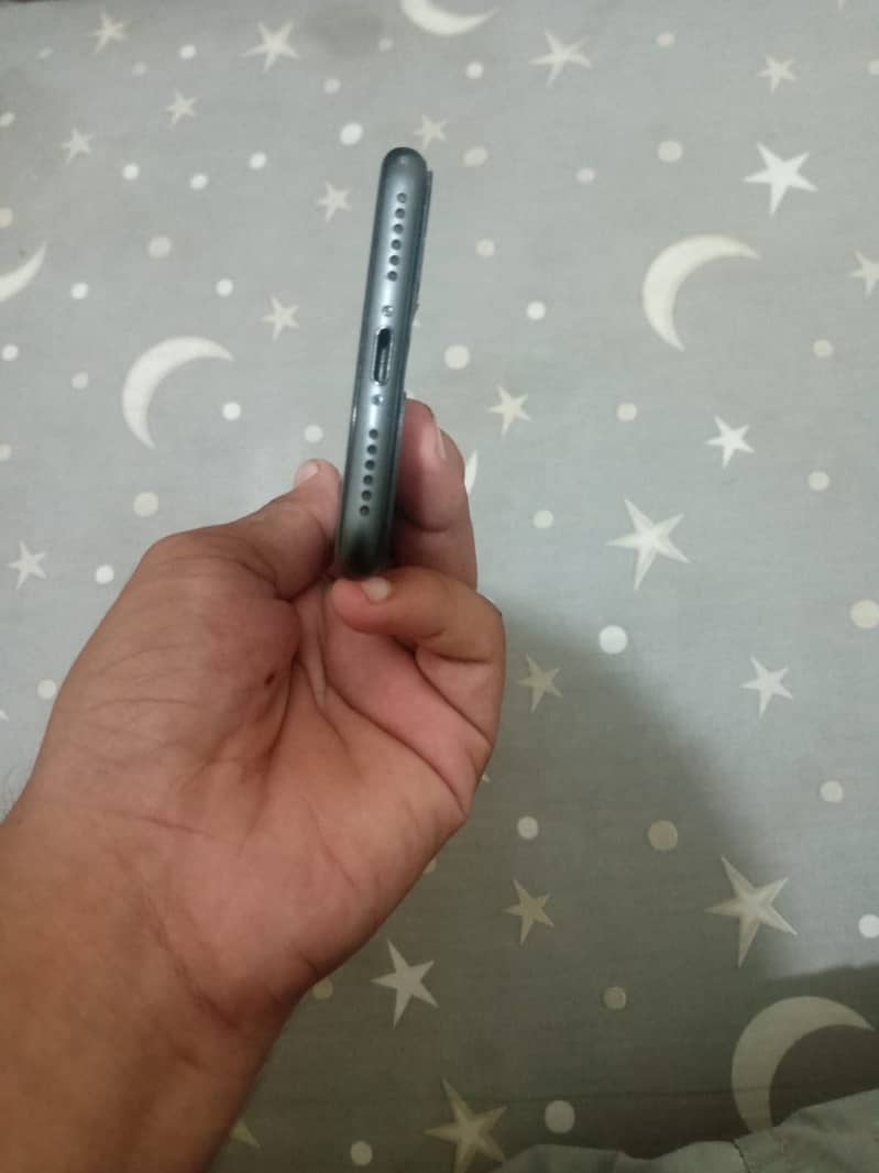 Apple iPhone 8 4