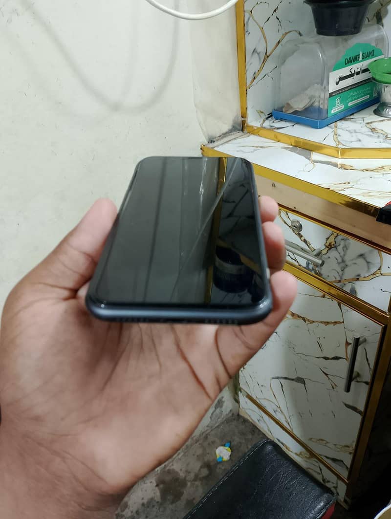 Apple iPhone 11 0
