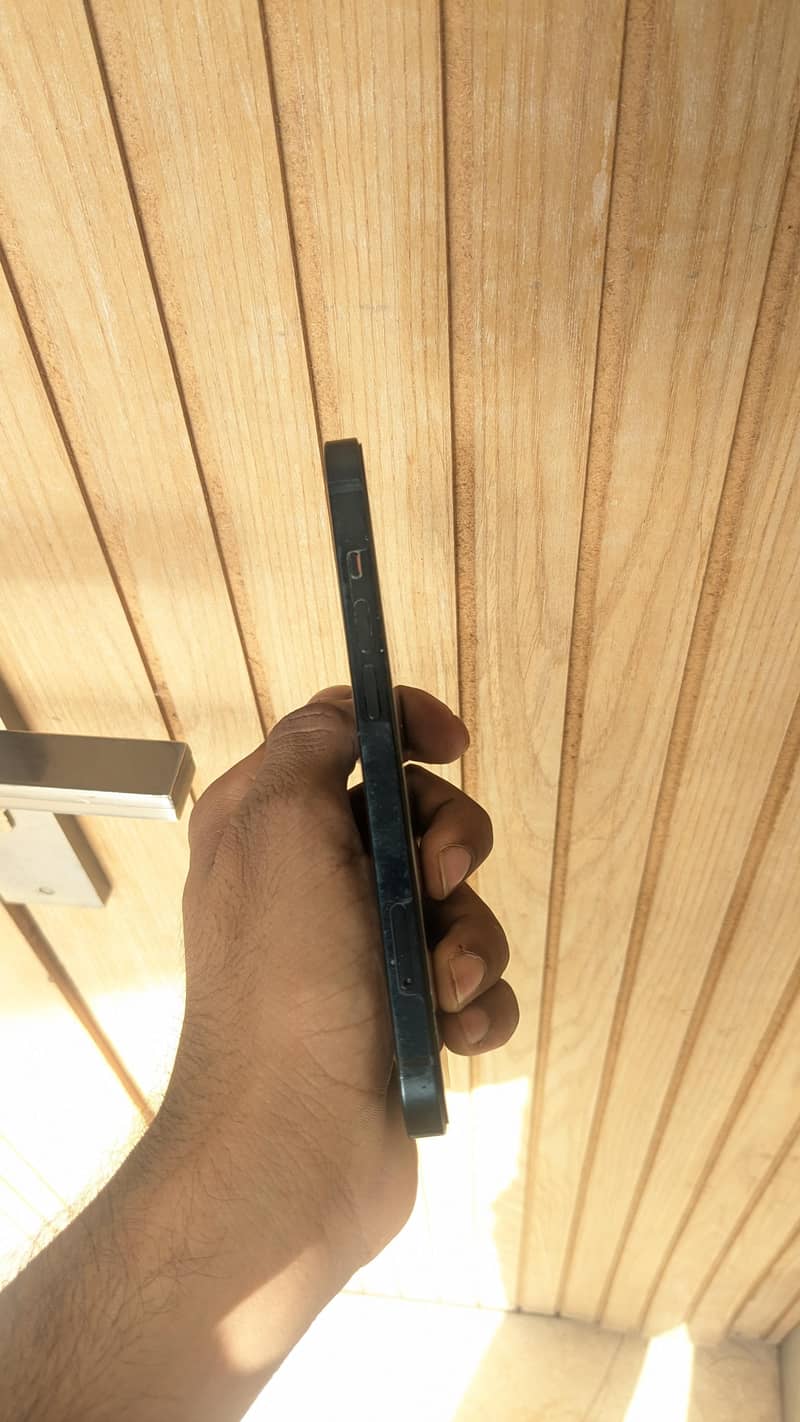 Apple iPhone 13 2