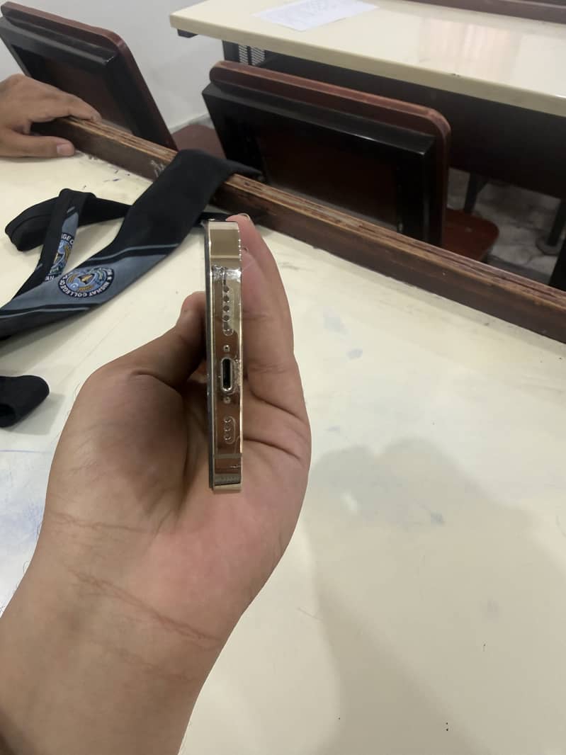Apple iPhone 13 Pro 4