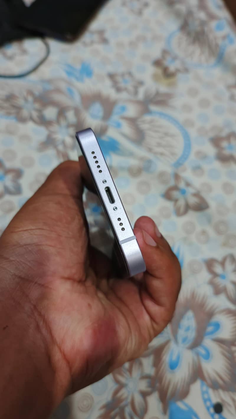 Apple iPhone 14 4