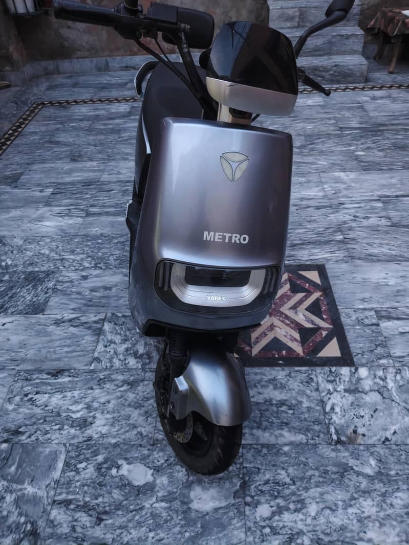Metro E8s without batteries 2