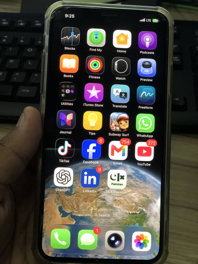 Apple iPhone 11 Pro Max 4