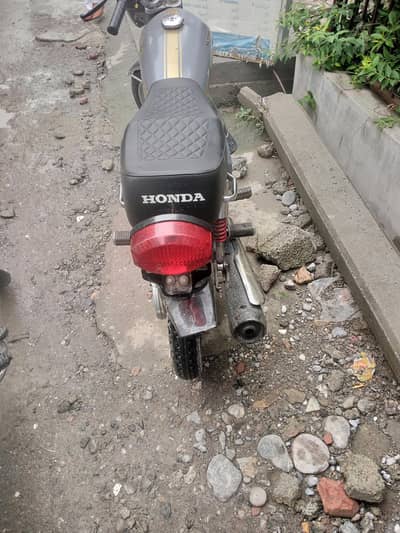 honda 125 best condition bike for sale 2007 model hai Lahore number