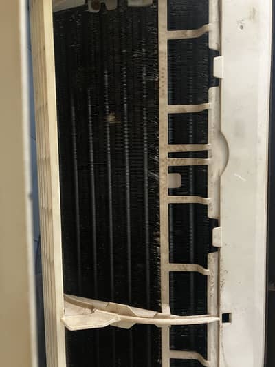 Daikin 1 ton AC ( it's not gree )