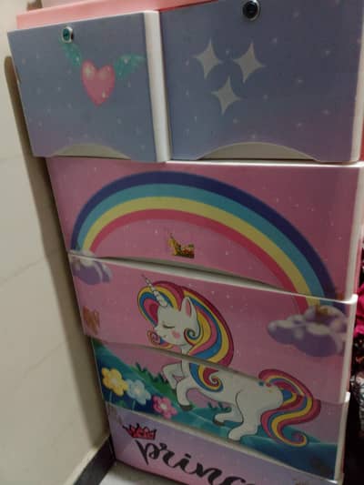 kids wardrobe ( Almirah)