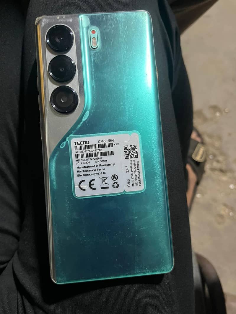 Tecno CAMON 40 Pro 1